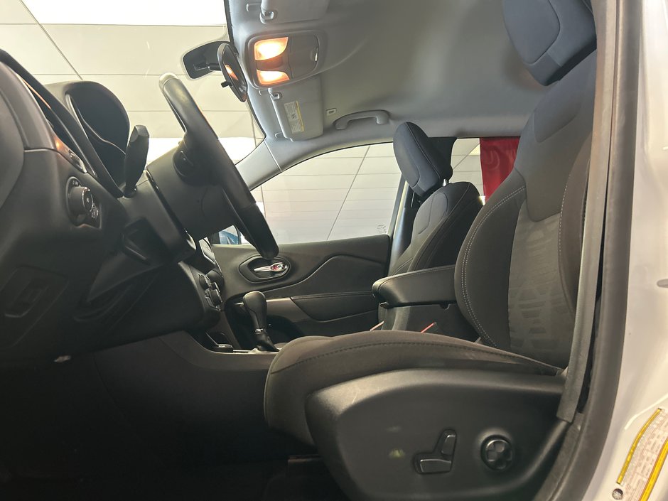 2019 Jeep CHEROKEE LATITUDE North