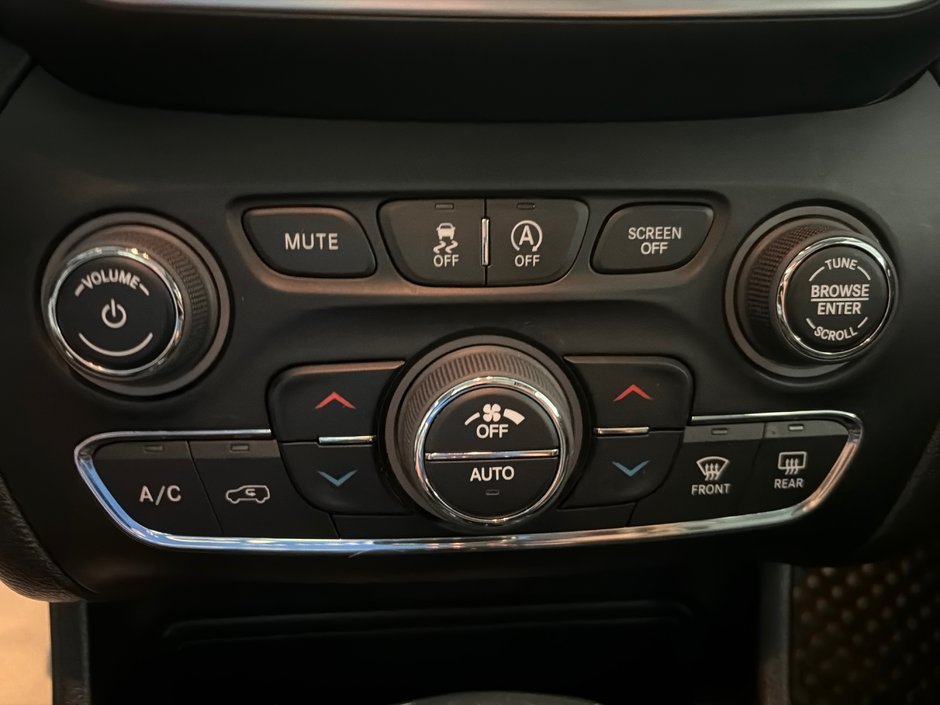 2022 Jeep Cherokee Trailhawk Elite