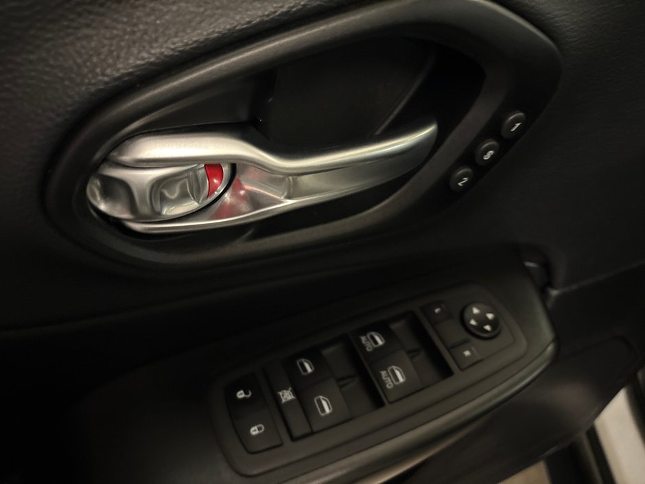 2023 Jeep Cherokee Trailhawk
