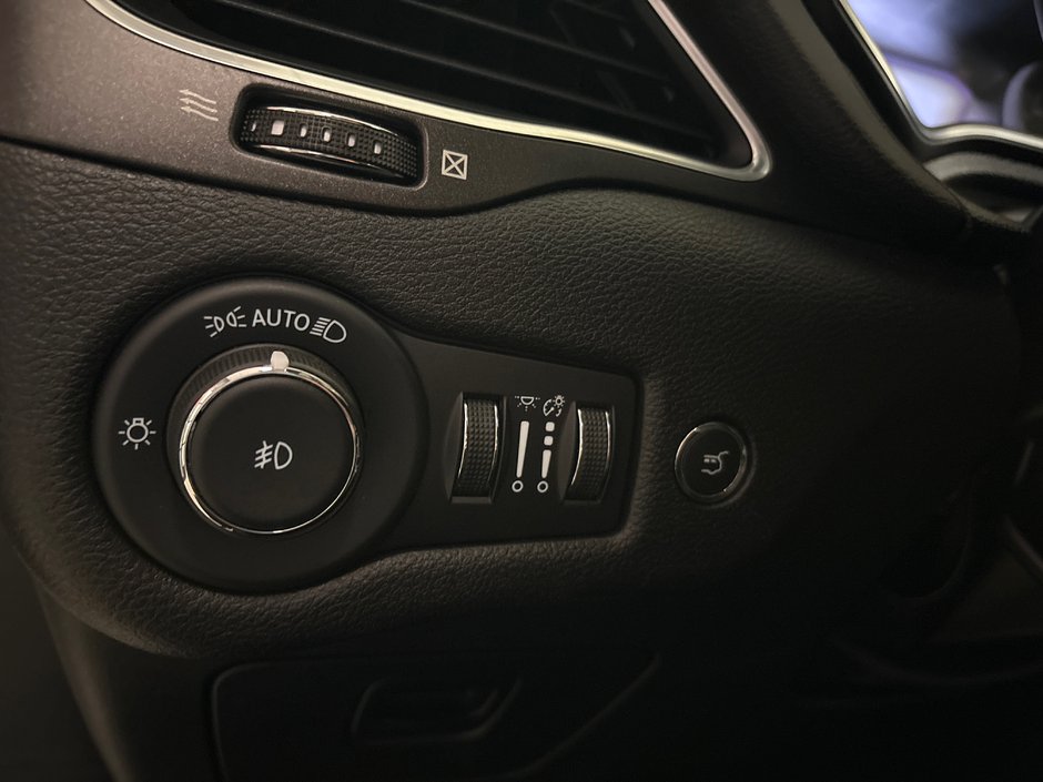 2023 Jeep Cherokee Trailhawk