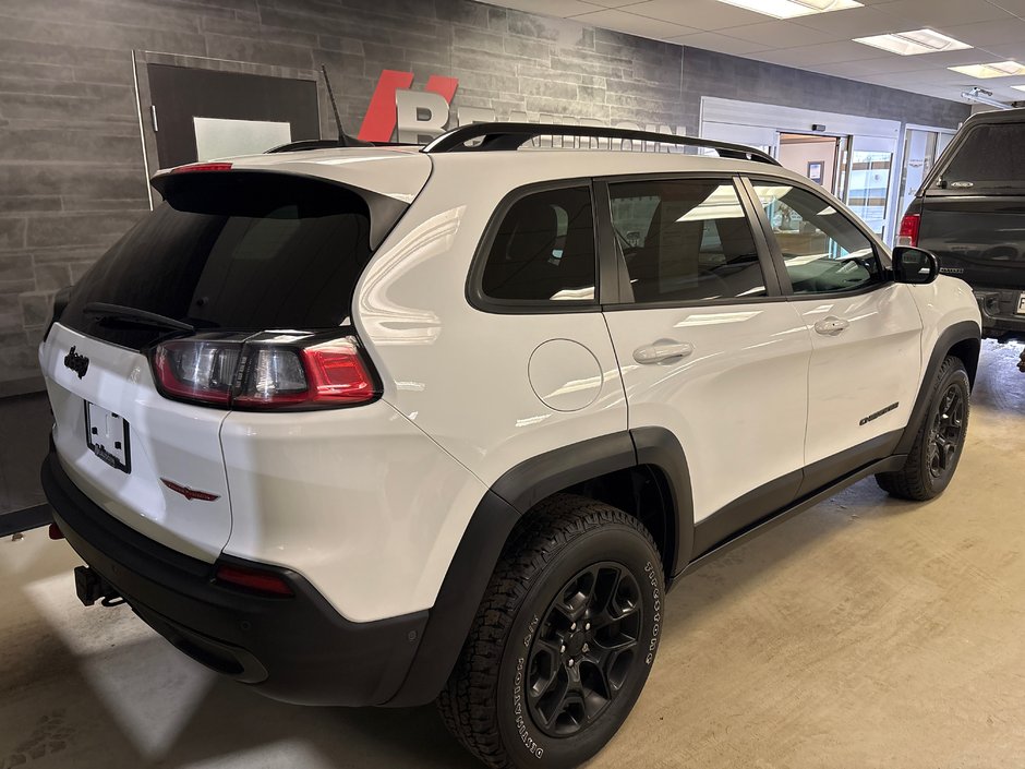 2023 Jeep Cherokee Trailhawk