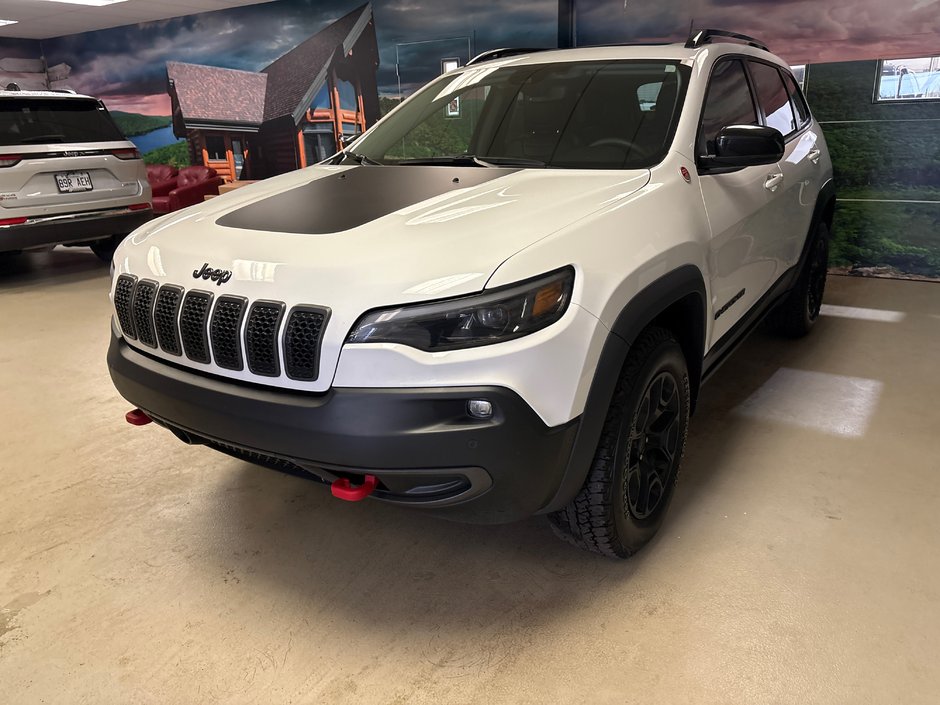 2023 Jeep Cherokee Trailhawk
