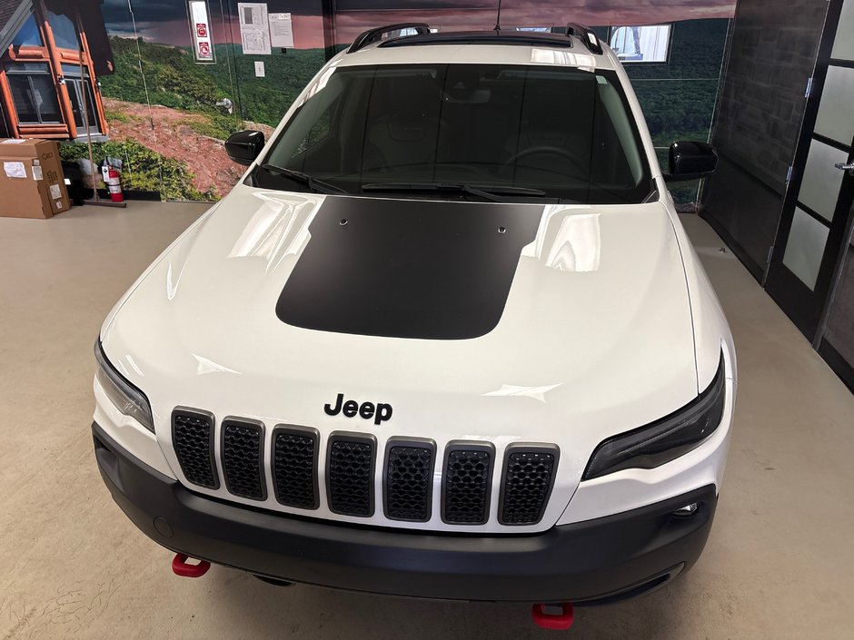 2023 Jeep Cherokee Trailhawk