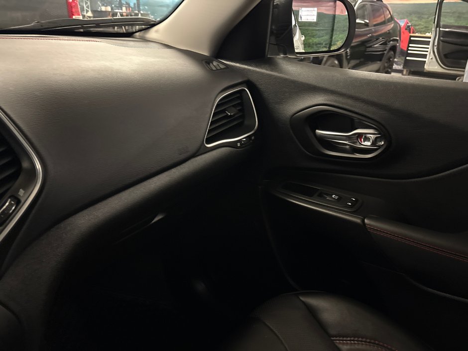 2023 Jeep Cherokee Trailhawk