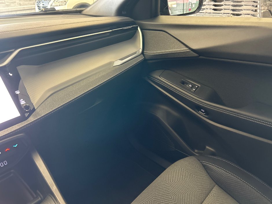 Jeep Cherokee LAREDO 2026