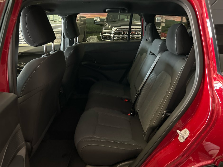 Jeep Cherokee LAREDO 2026