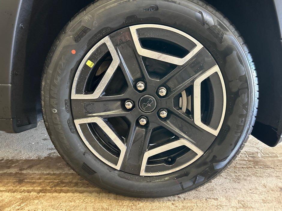 Jeep Cherokee LAREDO 2026