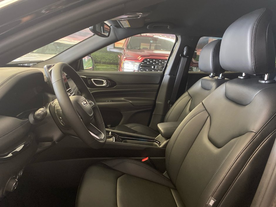 Jeep Compass ALTITUDE 2025