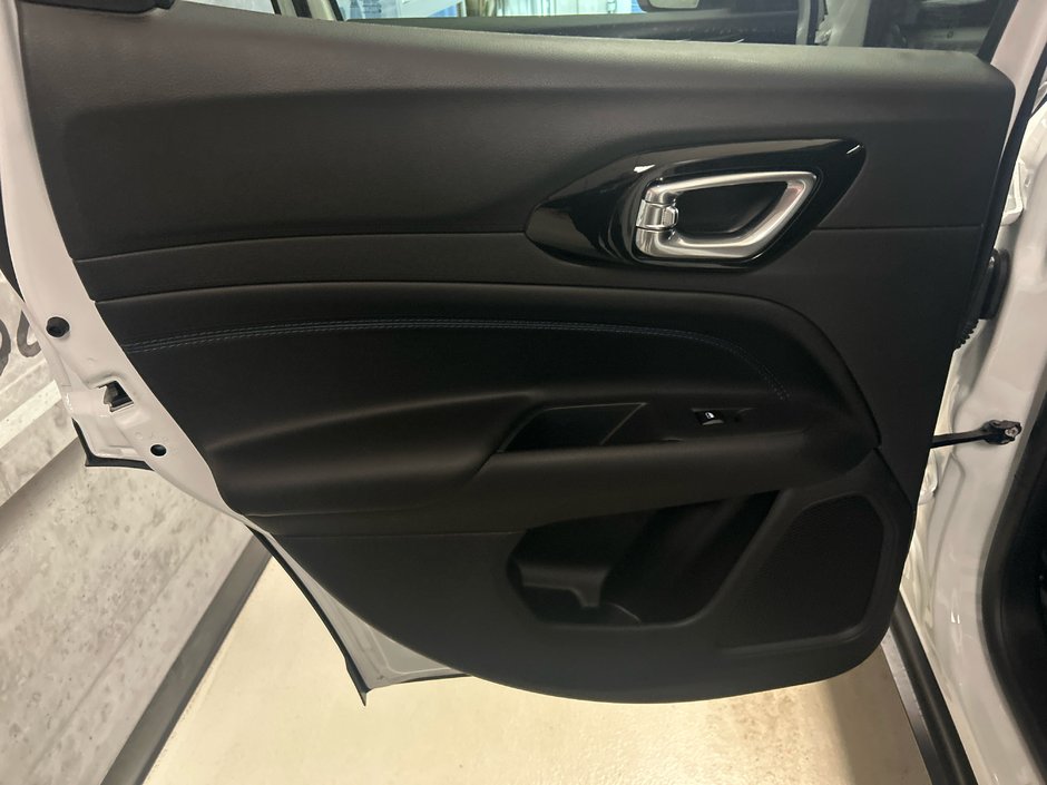 2025 Jeep COMPASS ALTITUDE