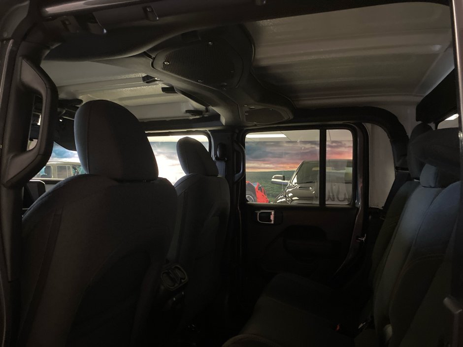 Jeep Gladiator NIGHTHAWK 2025