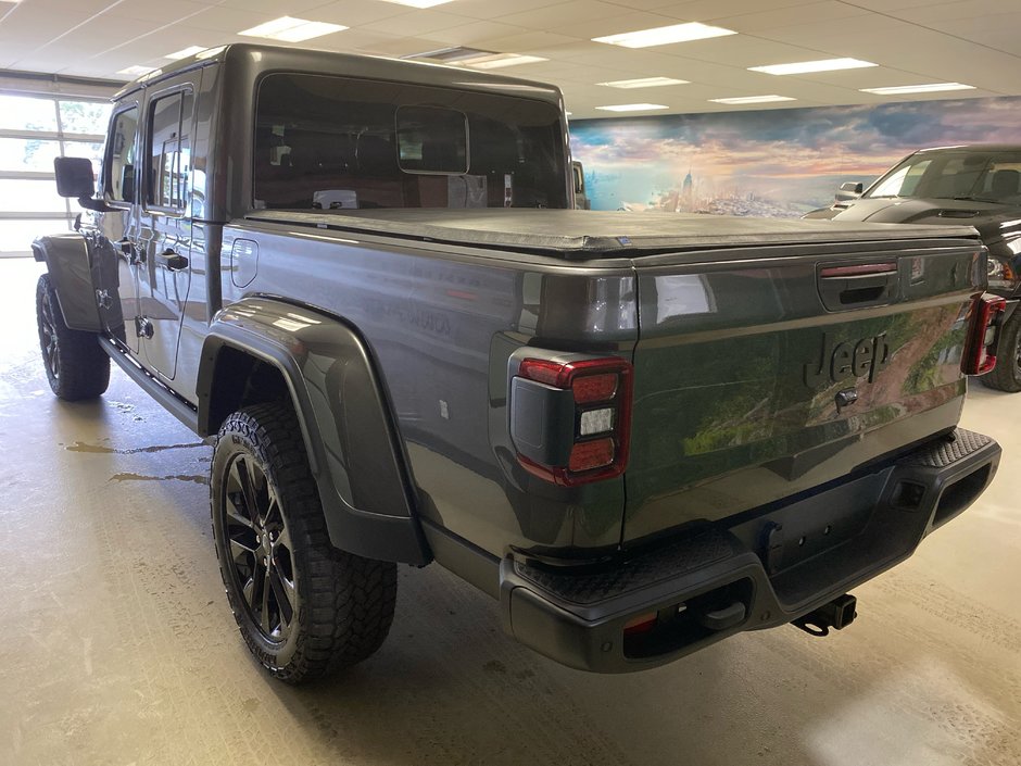 Jeep Gladiator NIGHTHAWK 2025