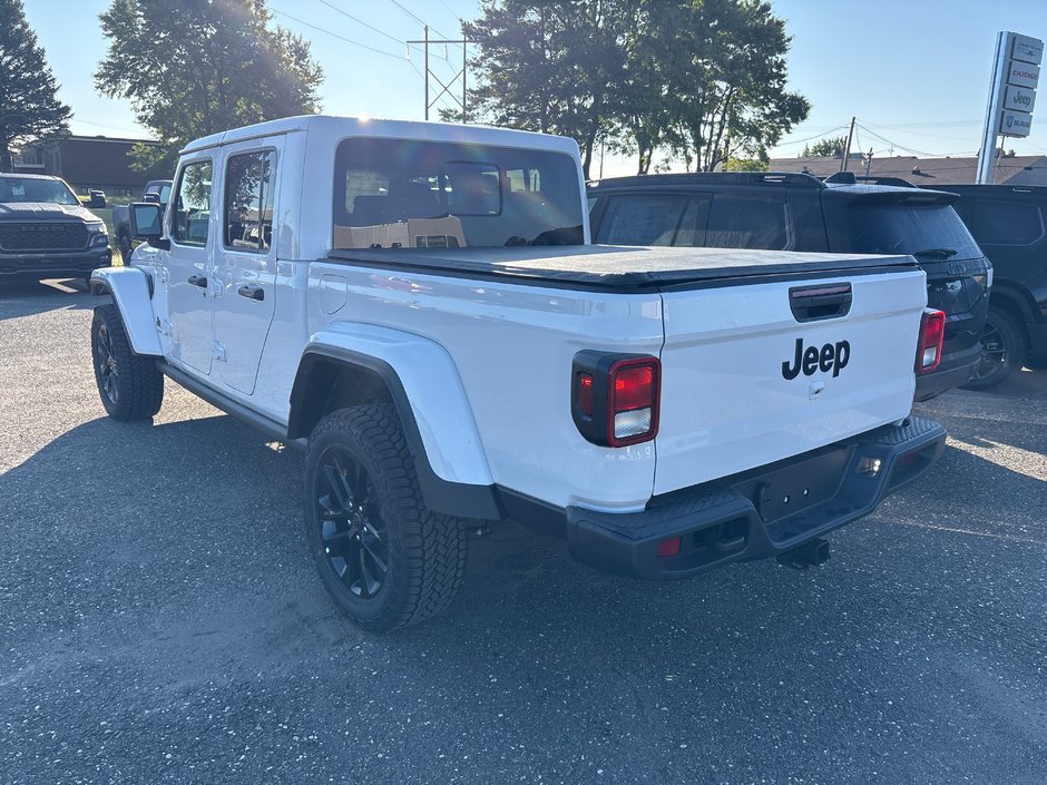 Jeep Gladiator NIGHTHAWK 2026