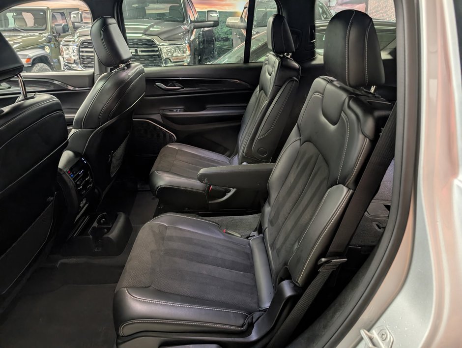 2022 Jeep GRAND CHEROKEE L LAREDO Altitude