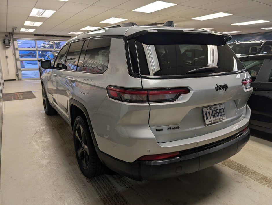 2022 Jeep GRAND CHEROKEE L LAREDO Altitude