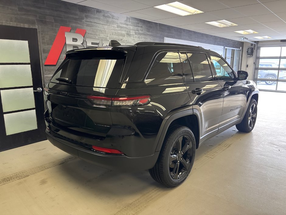 Jeep Grand Cherokee LAREDO ALTITUDE 2025