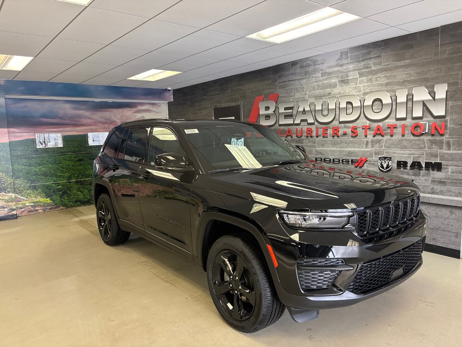 Jeep Grand Cherokee LAREDO ALTITUDE 2025