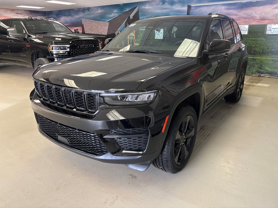 Jeep Grand Cherokee LAREDO ALTITUDE 2025