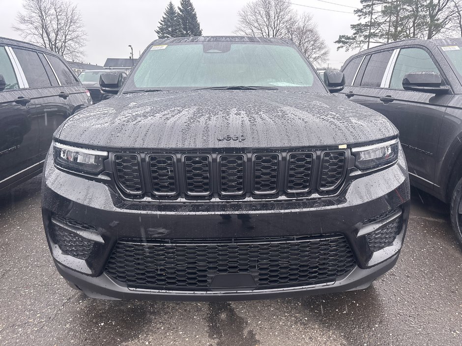 Jeep Grand Cherokee LAREDO ALTITUDE 2025