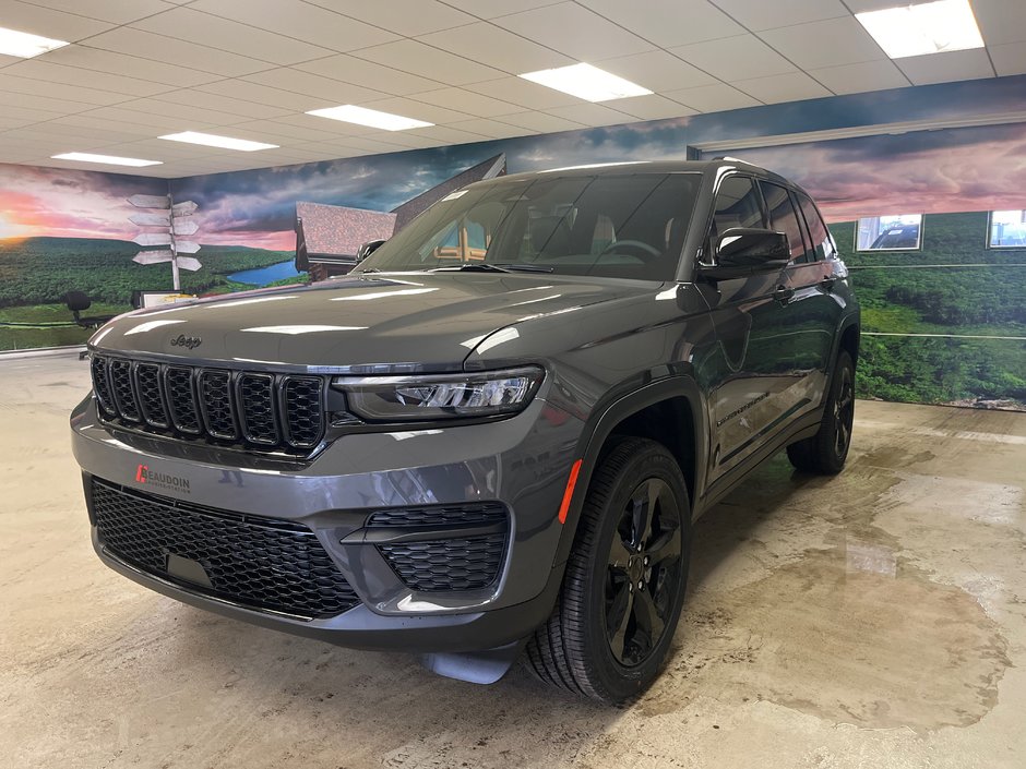 Jeep Grand Cherokee LAREDO ALTITUDE 2025