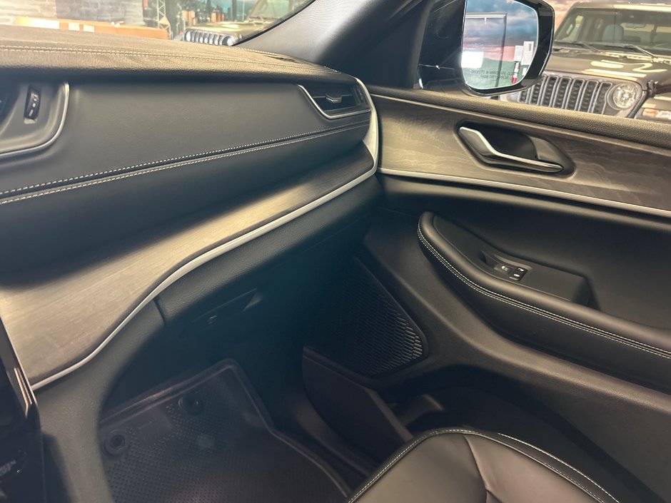 Jeep Grand Cherokee LIMITED 2025