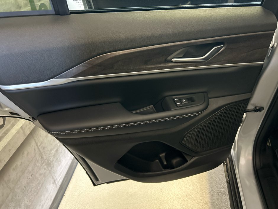 Jeep Grand Cherokee LIMITED 2025