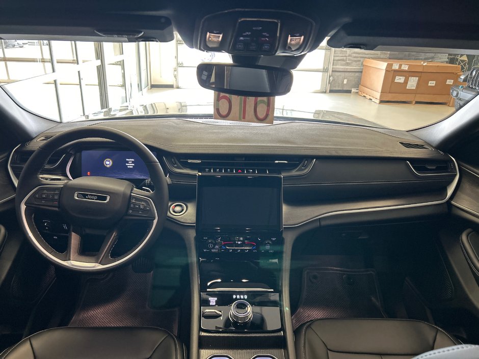 Jeep Grand Cherokee LIMITED 2025