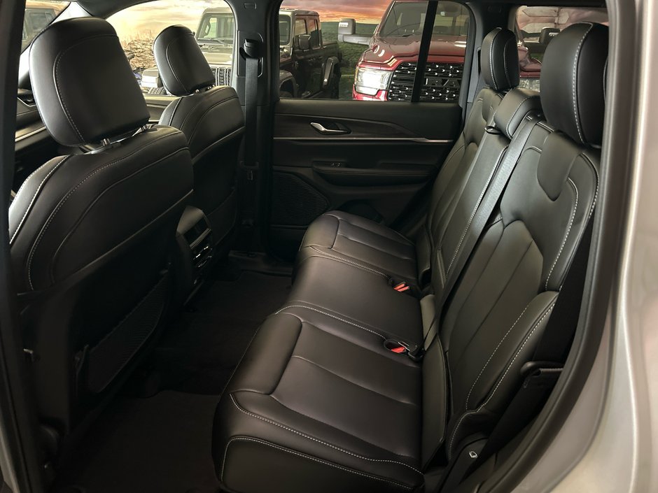 Jeep Grand Cherokee LIMITED 2025