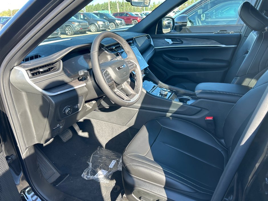 Jeep GRAND CHEROKEE LIMITED 2025