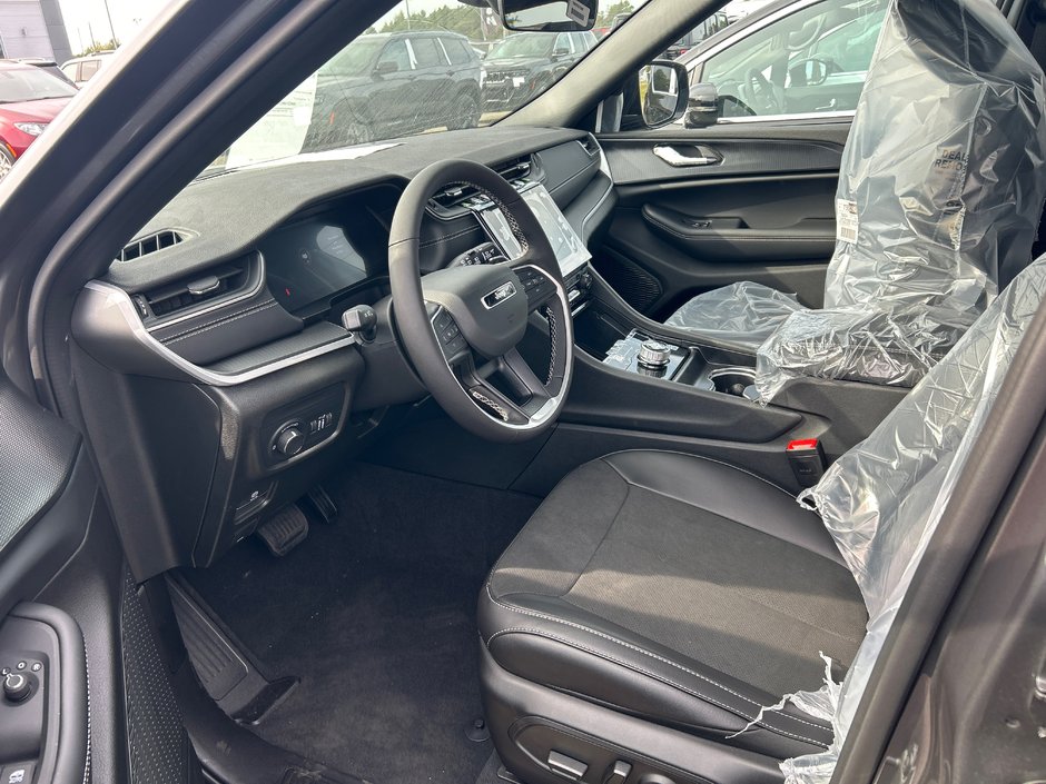 Jeep GRAND CHEROKEE LAREDO ALTITUDE 2025