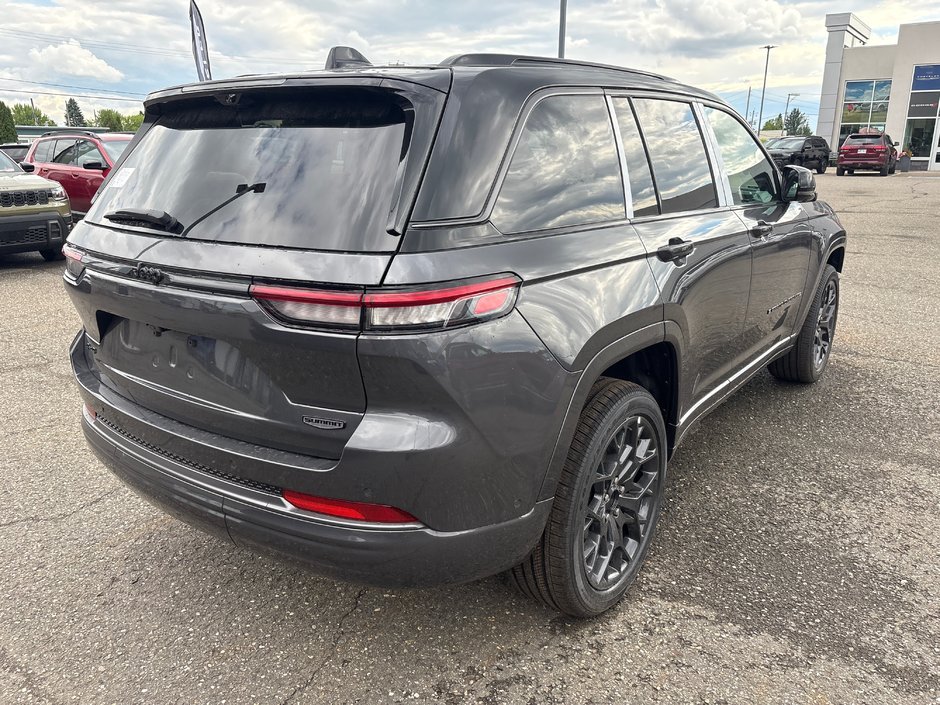 2026 Jeep Grand Cherokee SUMMIT