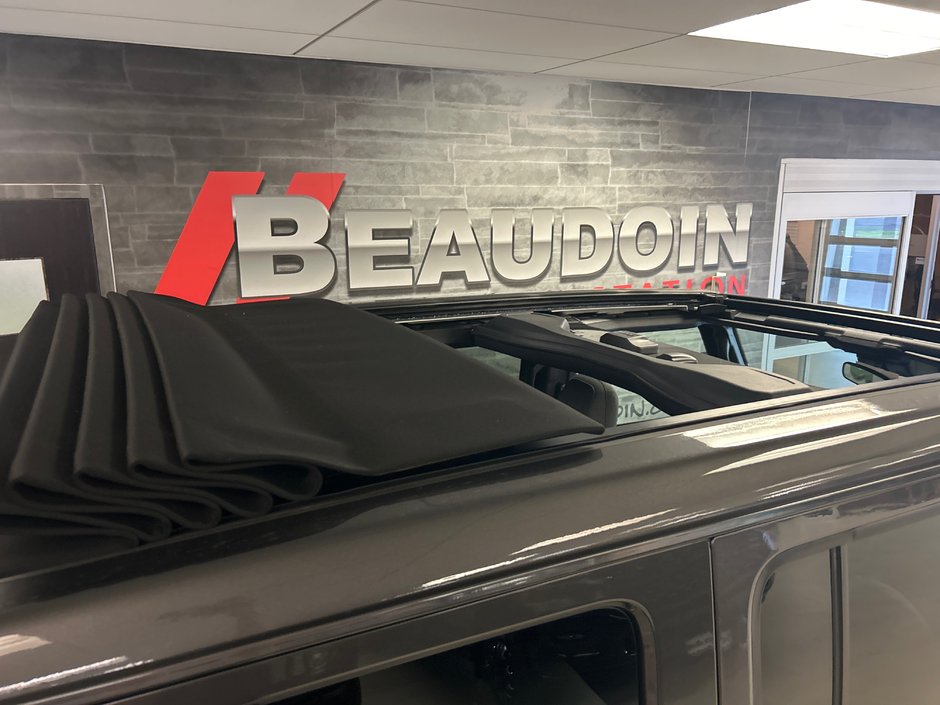 Jeep WRANGLER 4-Door SAHARA 2025