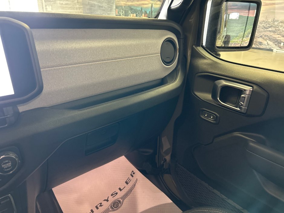 Jeep Wrangler 4-Door WILLYS 2026