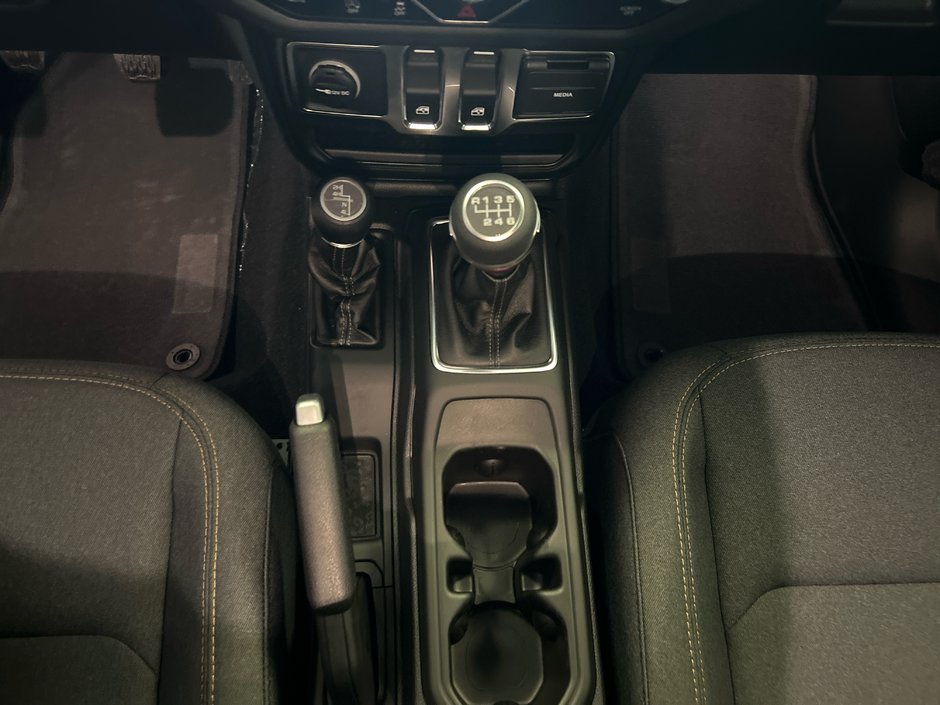Jeep Wrangler SPORT 2025