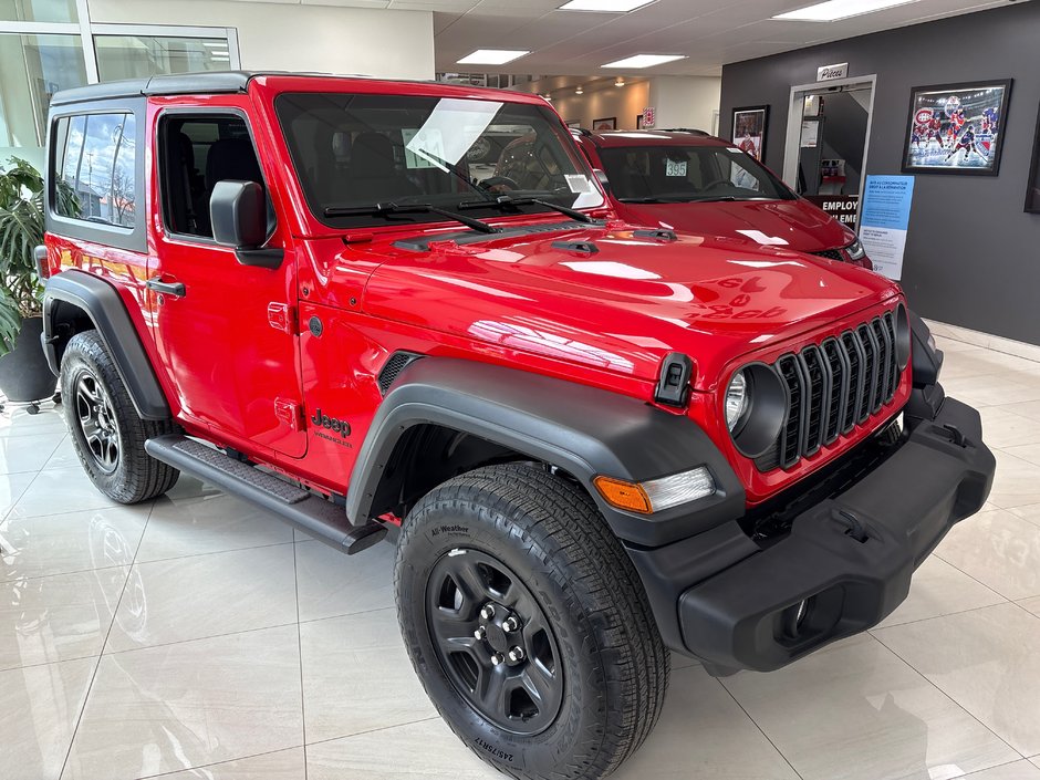 Jeep Wrangler SPORT 2026 CLIMATISATION*APPLE CARPLAY*TOIT RIGIDE FREEDOM TOP* MARCHEPIEDS NOIR* SYSTÈME AUDIO ALPINE