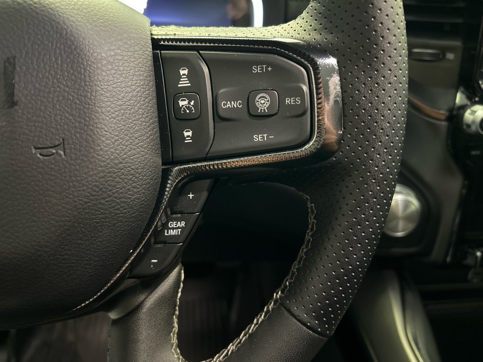 Ram 1500 SPORT 2025 ENSEMBLE REMORQUAGE * CUIR SIÈGES AVANT VENTILÉS * ÉCRAN 14'' AUDIO HARMAN KARDON * CONDUITE ASSISTÉ