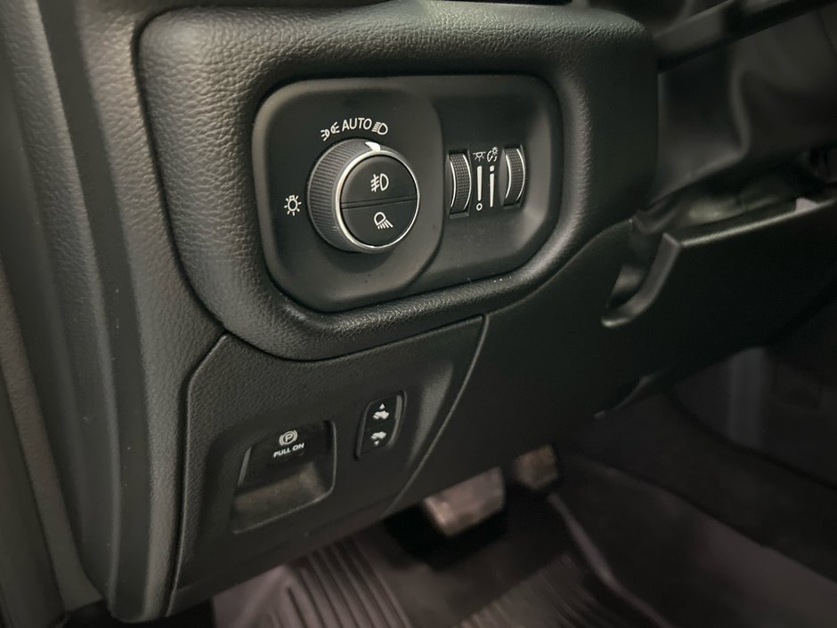 Ram 1500 SPORT 2025 ENSEMBLE REMORQUAGE * CUIR SIÈGES AVANT VENTILÉS * ÉCRAN 14'' AUDIO HARMAN KARDON * CONDUITE ASSISTÉ