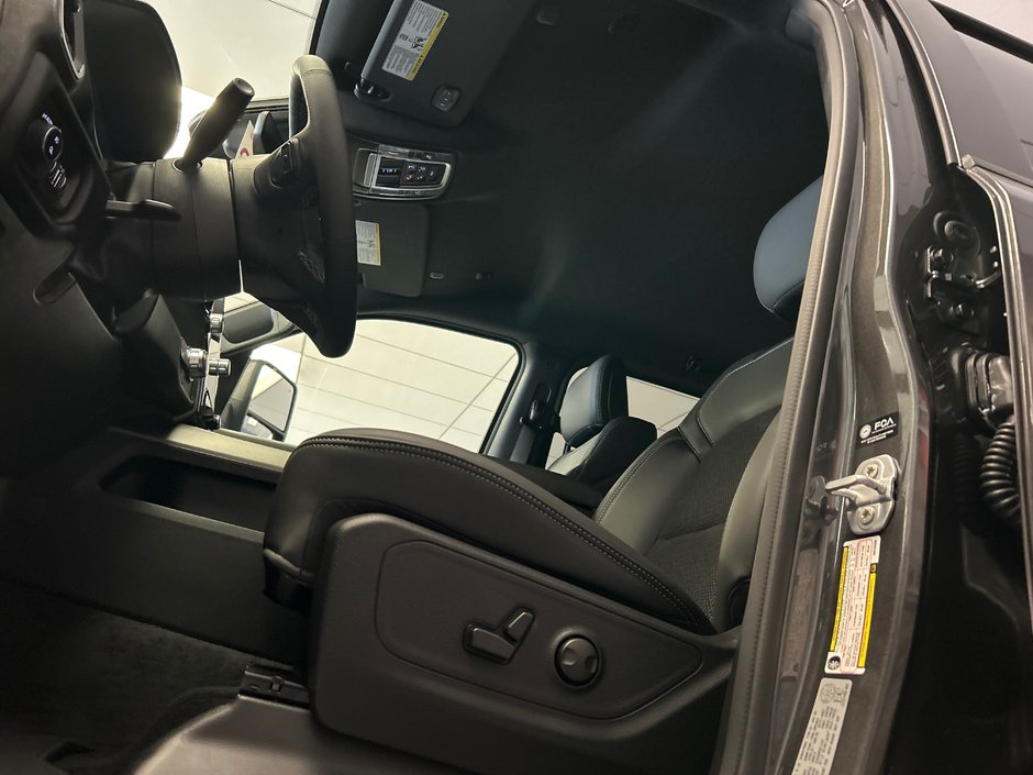 2025 Ram 1500 SPORT