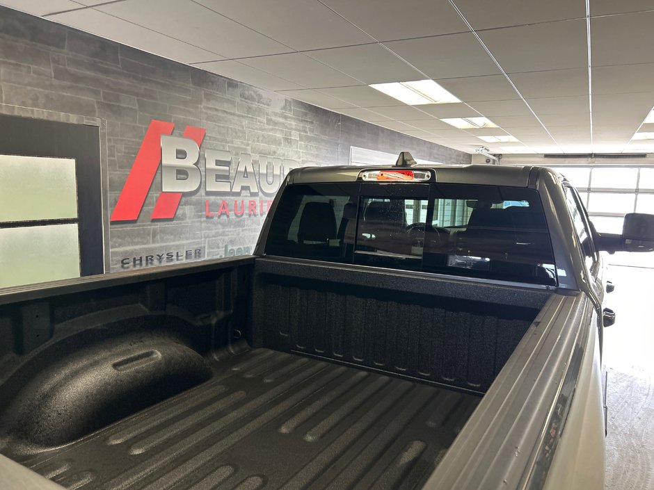 2025 Ram 1500 SPORT