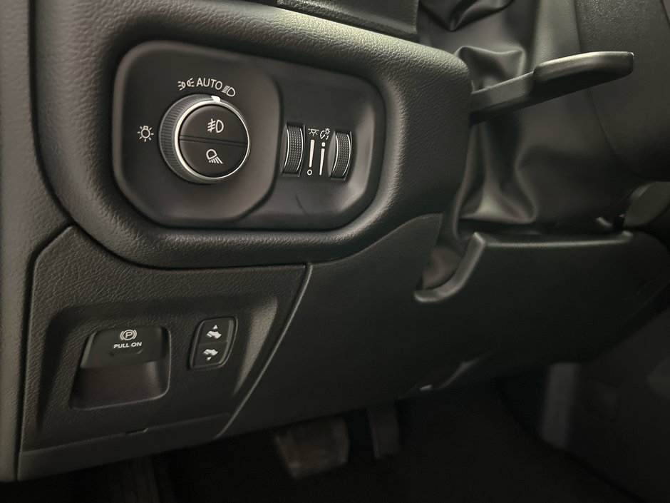 2025 Ram 1500 SPORT