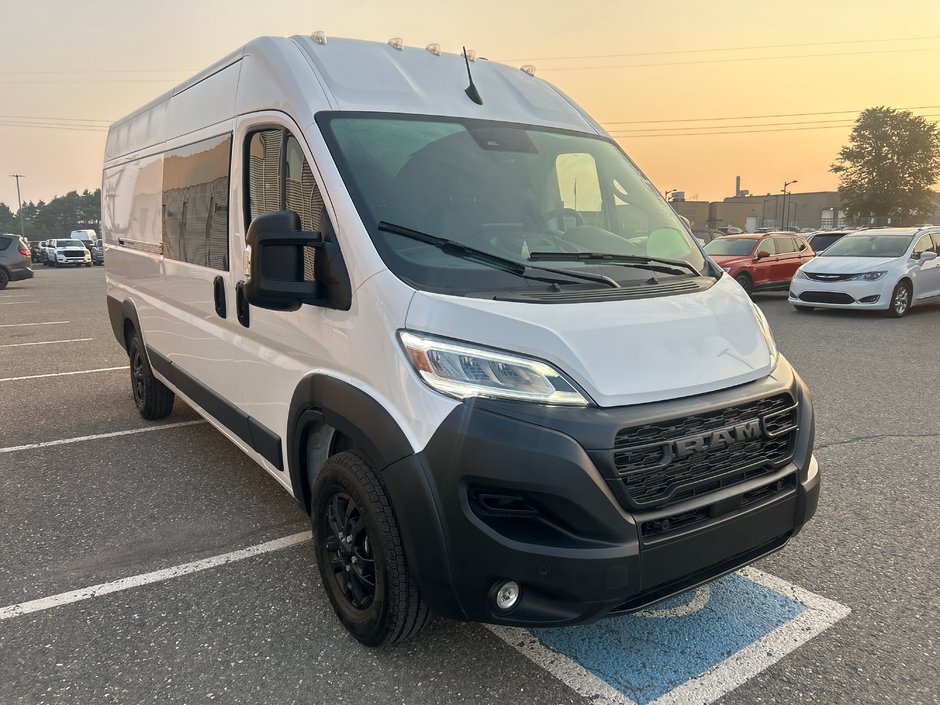 Ram PROMASTER CARGO VAN 3500 SLT+ 2025 Préparation pour VR