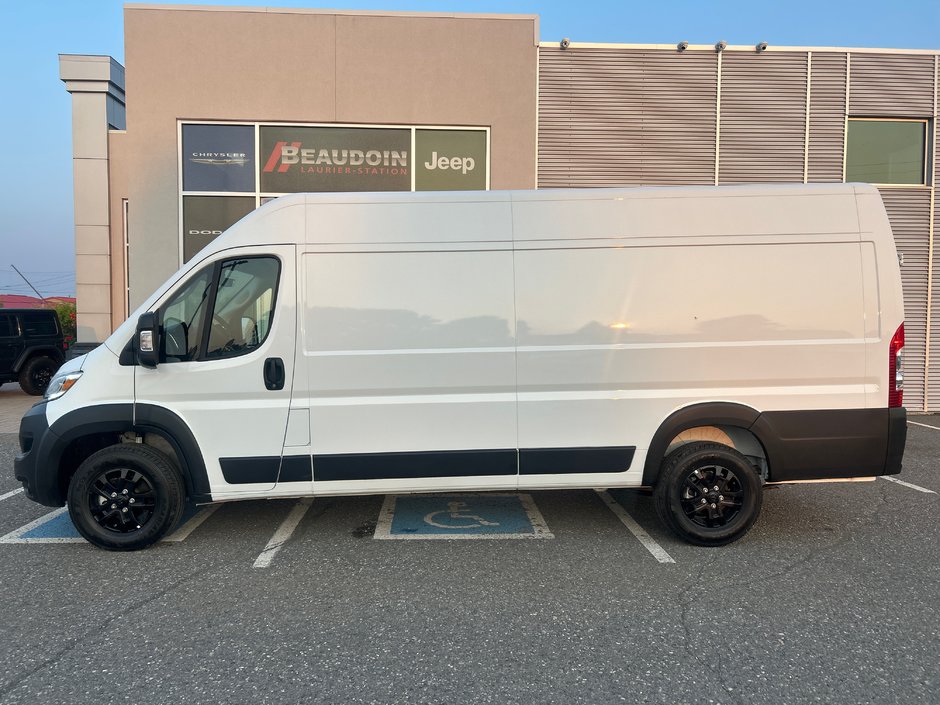 Ram PROMASTER CARGO VAN 3500 SLT+ 2025 Préparation pour VR