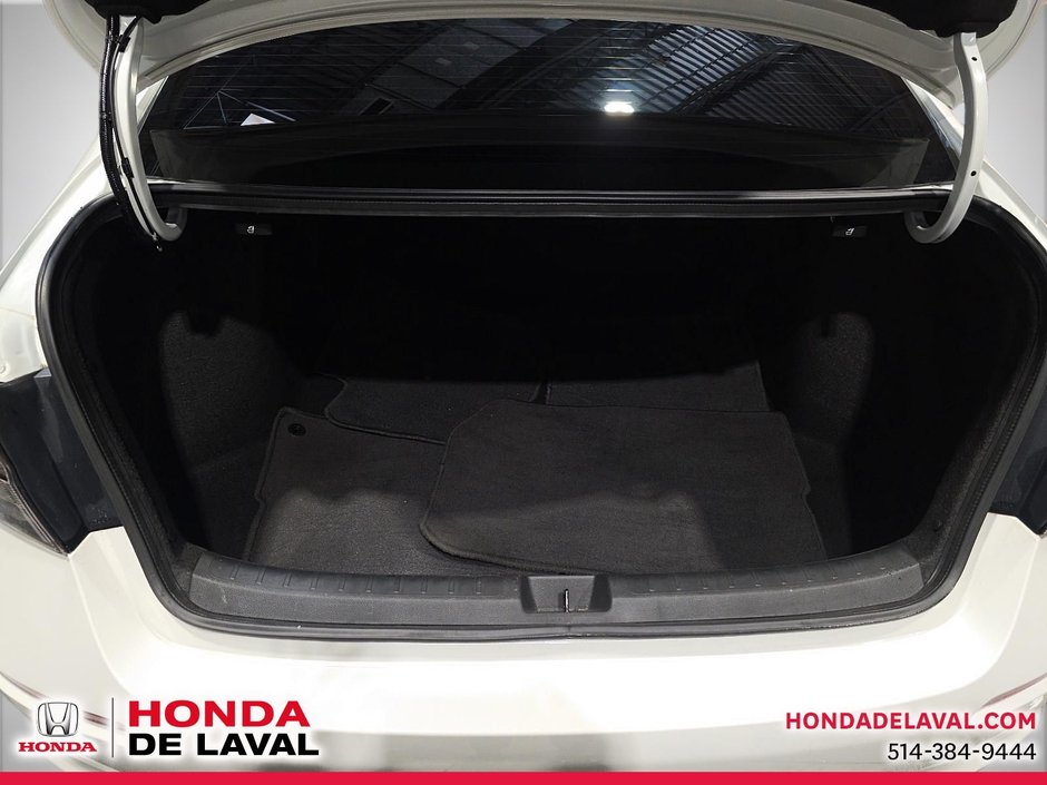 Honda Civic Sedan LX-B 2024-5