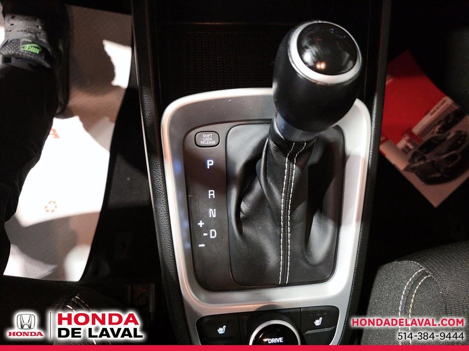 Hyundai Venue Trend 2022-13