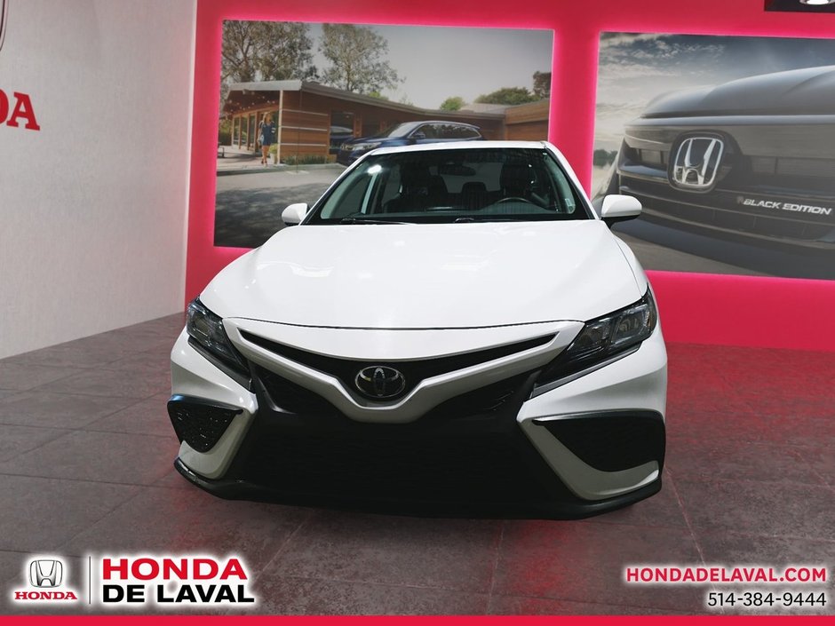 Toyota Camry SE 2024-2