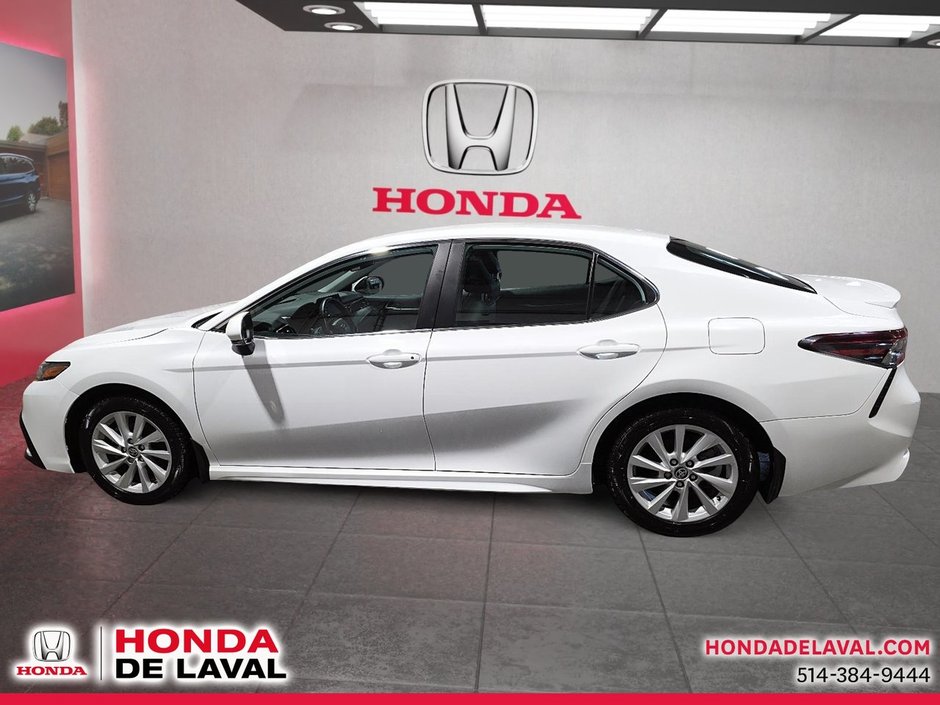 Toyota Camry SE 2024-5