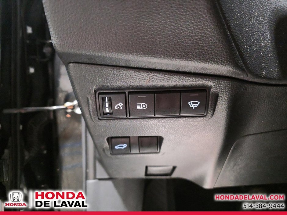 2024 Toyota Corolla Cross XLE-15