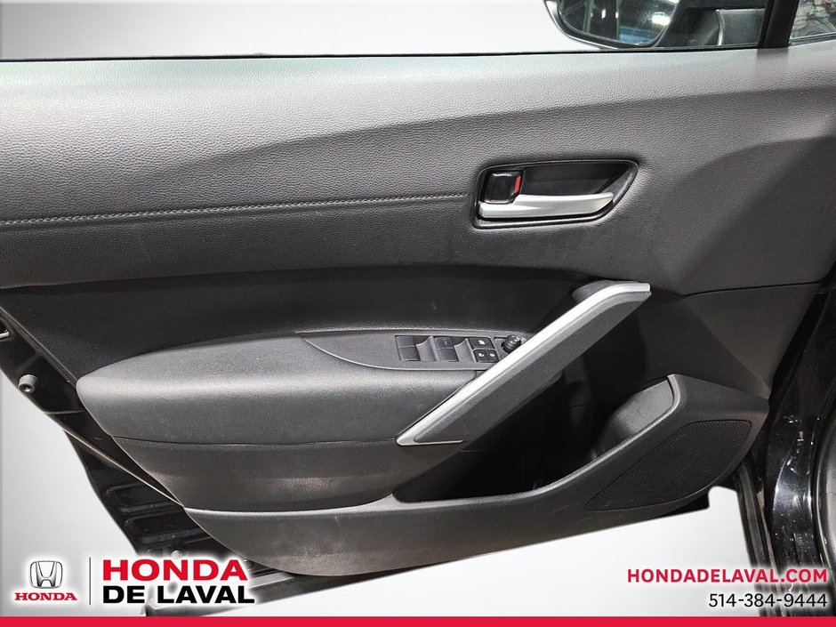 2024 Toyota Corolla Cross XLE-10