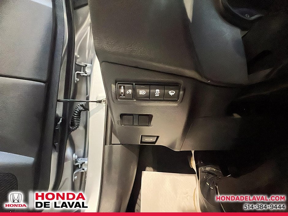 Toyota Corolla Cross LE 2026-14