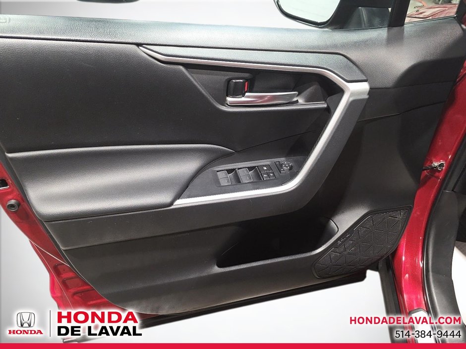 Toyota RAV4 Hybrid XLE 2023-9