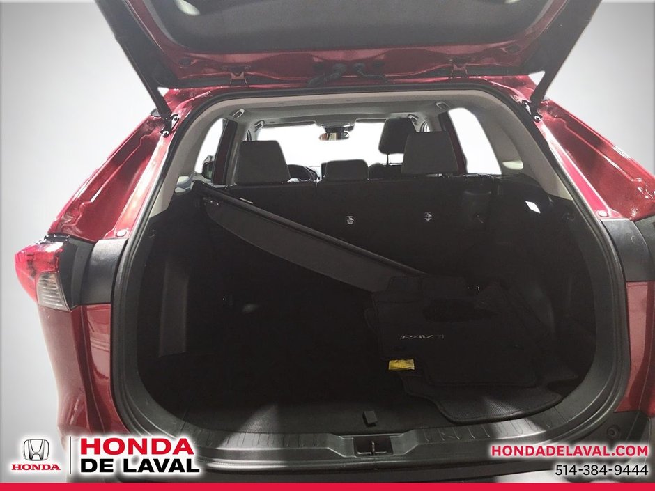 Toyota RAV4 Hybrid XLE 2023-6